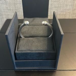 David Yurman bracelet like new in box with pearl on the ends